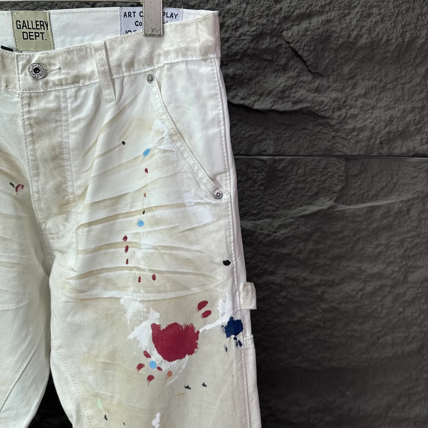 P260 GALLERY DEPT. 2025 new splash-ink hand-painted distressed couple style loose bootcut dirty jeans 🔥High version🔥High version🔥 Top ceiling quality Styles with different washed textures are very friendly to people with thin legs and thick legs. The loose version of the bootcut is very flattering. Moderate length that never goes out of style, easy to match with casually, basic styling for various styles, a must-have in the wardrobe! The fabric is stiff but also makes the upper body soft without losing texture. The washing process is even more perfect. It is a must-have item for everyone! ! ! Washed wheat, hang tag, pants label, complete with three labels, color: white, size: 28, 30, 32, 34, 36 (five sizes)